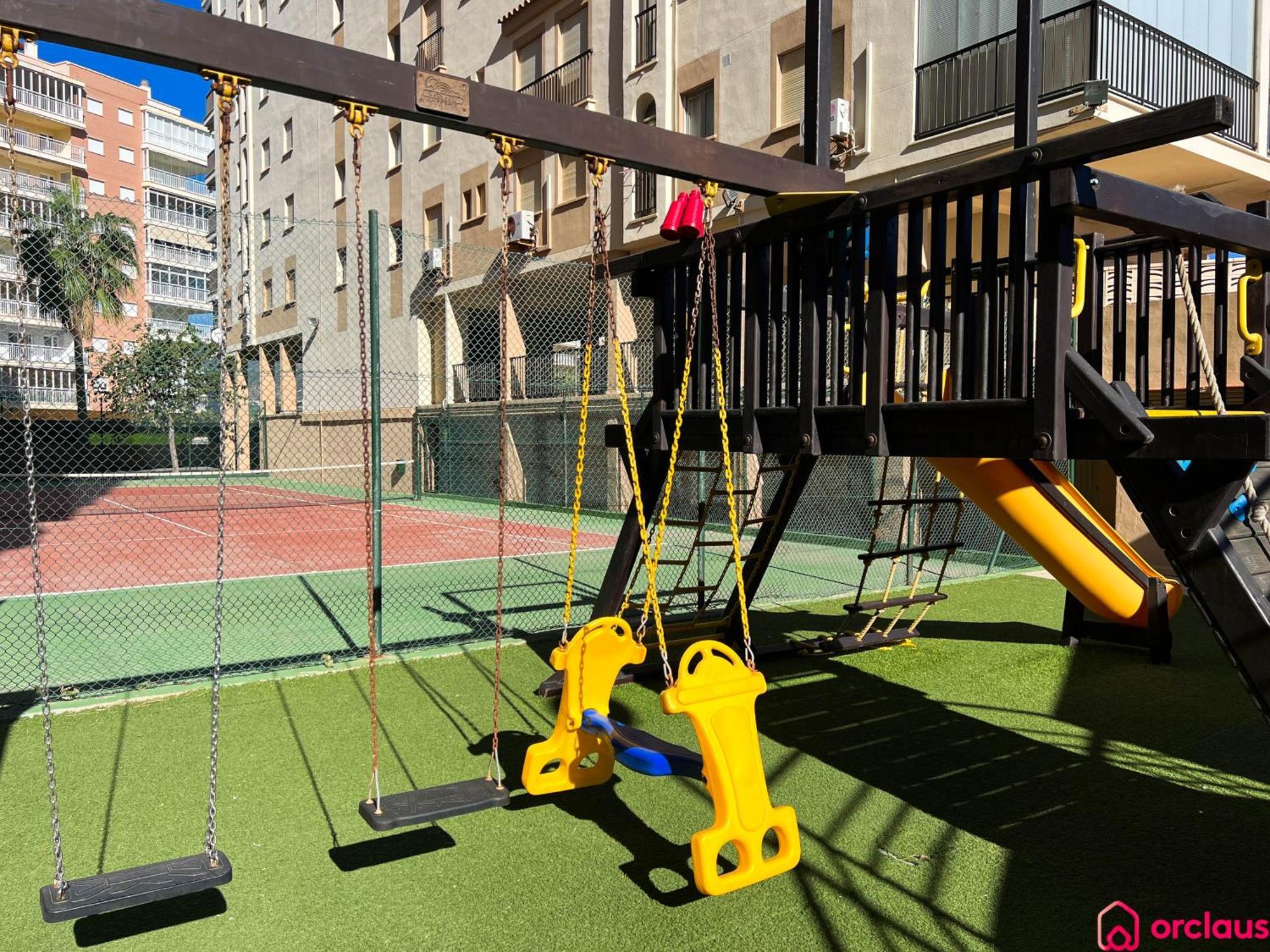 Lindo Al Mar Con Piscina/Tenis ベニカシム エクステリア 写真